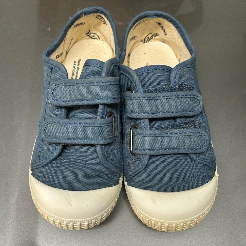 Victoria toddler sneakers with velcro closure